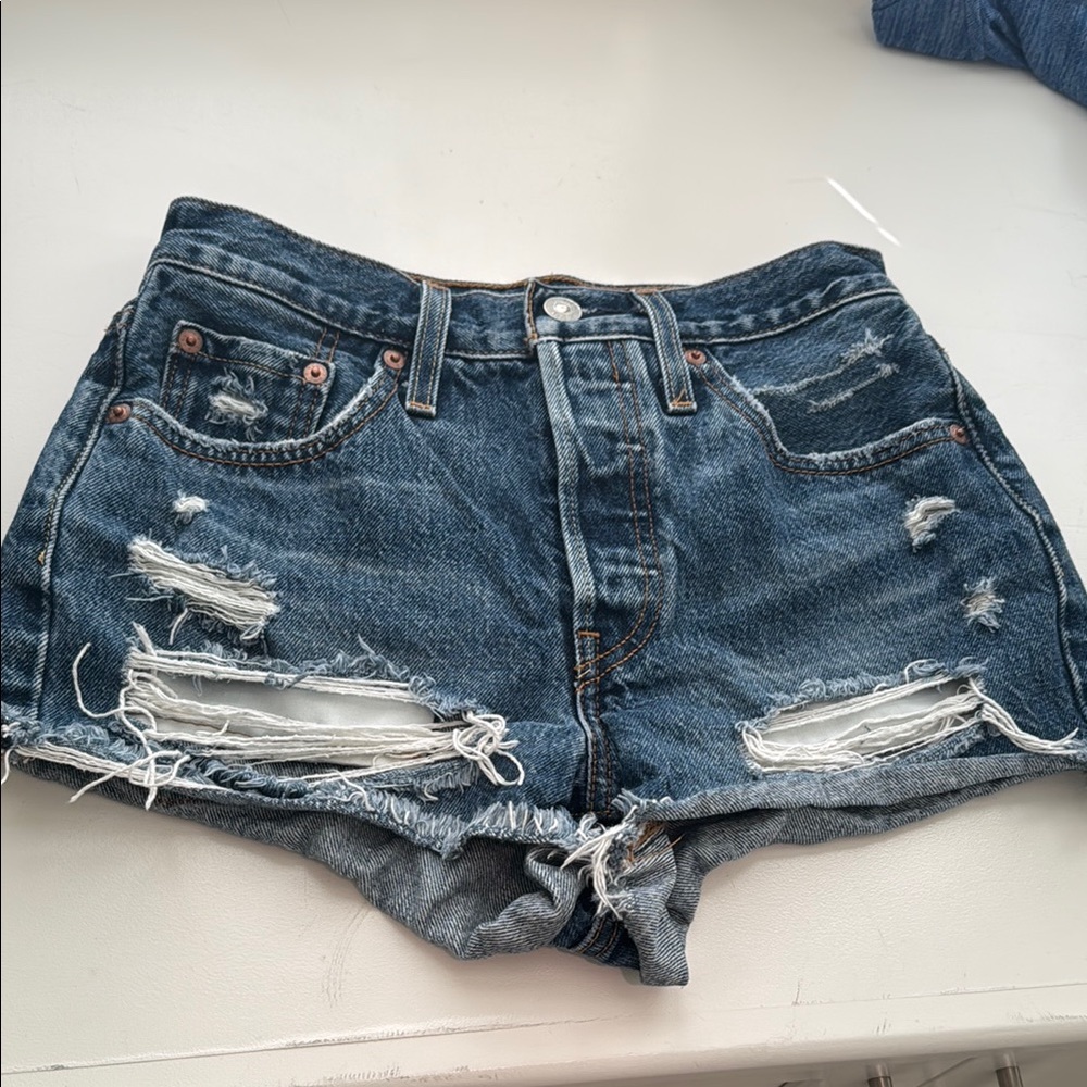 Levi’s 501 distressed jeans size 24